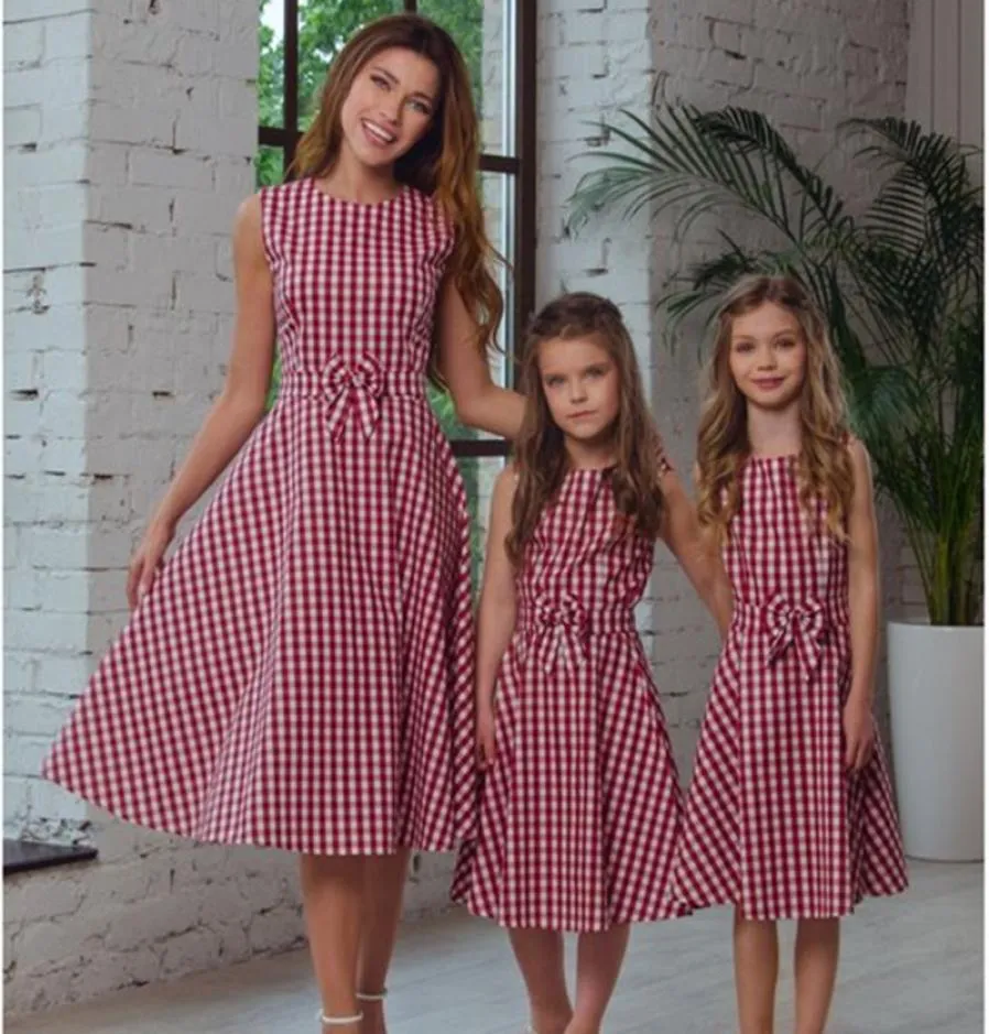 Mother Daughter Dresses Spring Summer 2018 Family Matching Outfits Mom And Girls Clothes Sleeveless Plaid Family Dress6742147