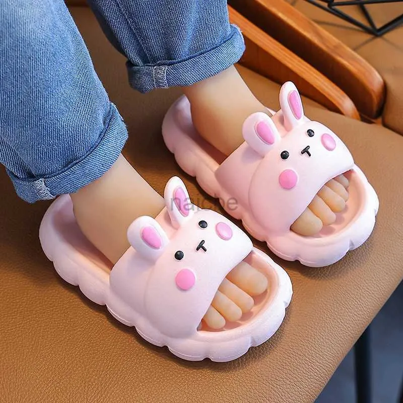 SLIPPER ZOMER KIDS SLIPPERS CUNT KINDEREN CARTOON 3D-RABBIT SLIPPERS Ademende niet-slip Home Badkamer Soft Slipper Kind voor Girls 240409