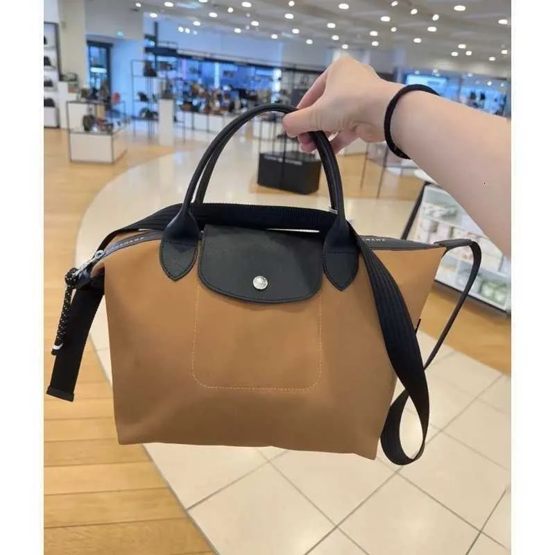 Vente en gros 95% de réduction Hobo Sac Nylon 1512 Small Luxury Bumps Fablage pour femmes avec Cow Hide Casual Crossbody Youth Quality Handlebag