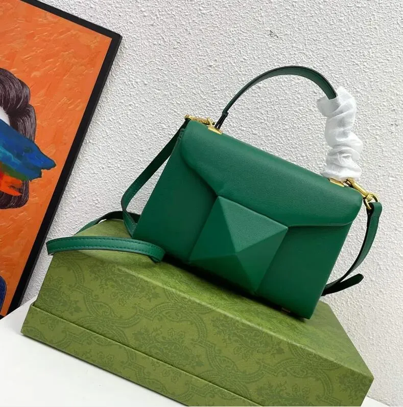 Designer Women's Bag Tote Crossbody Bag Mini Sheepskin Handbag 2024 Fashion Shoulder Bag Oversized rivet Open and close luxury women's purse