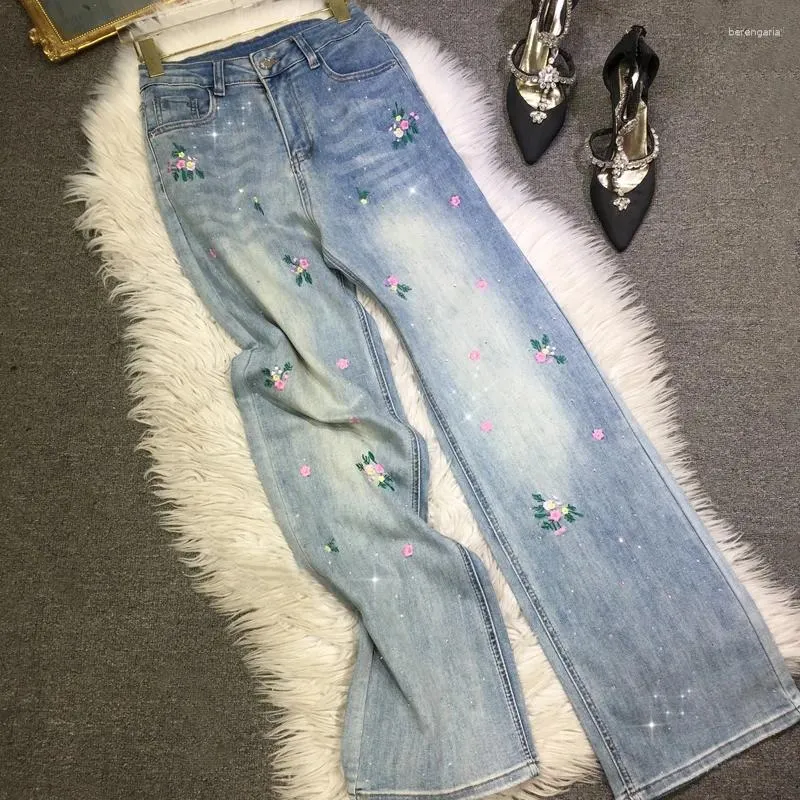 Jeans femminile perforazione di alta qualità Donne in denim pantaloni da testa ricami casual pantaloni dritti in vita primavera estate