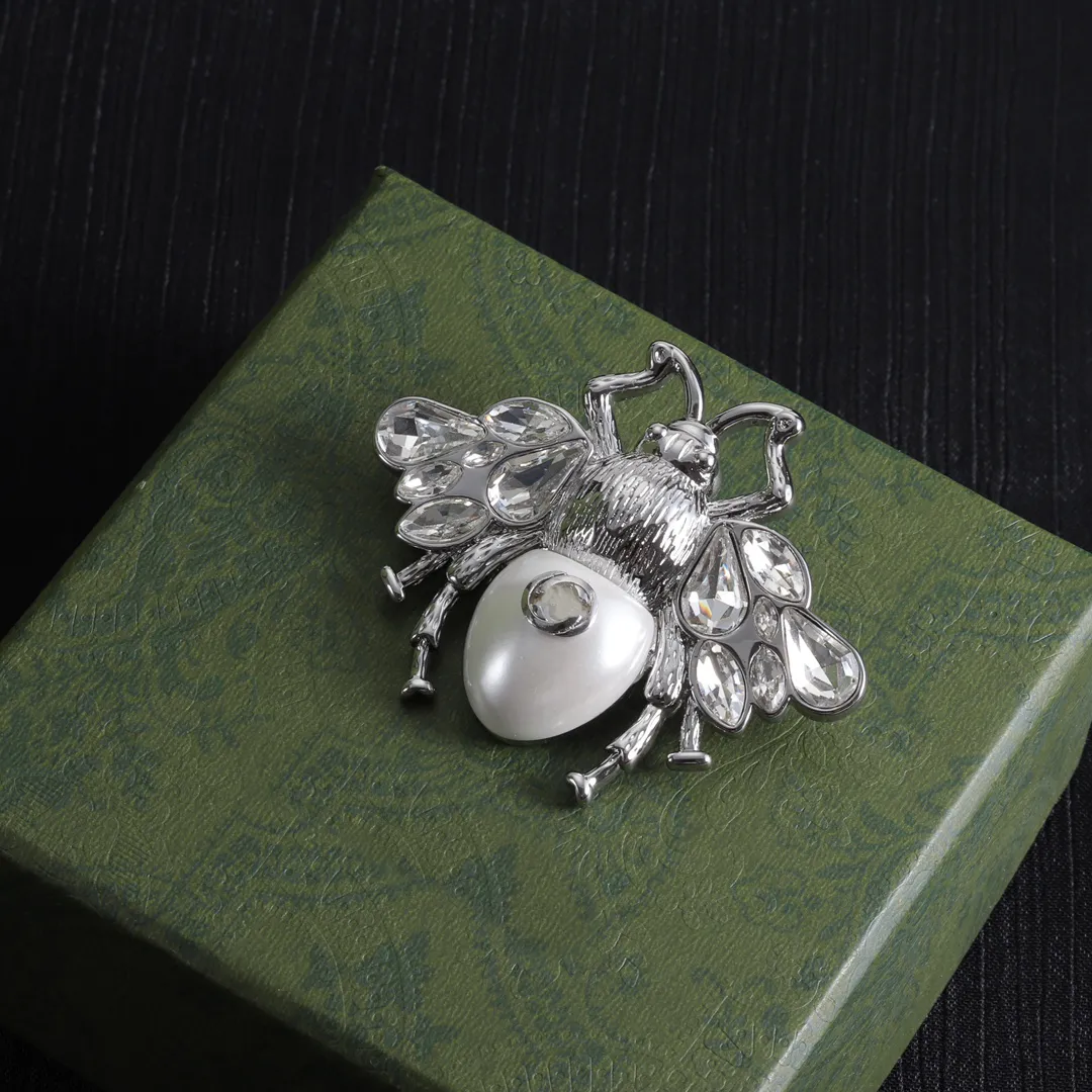 Brooch Designer jewelry, women's silver brooch Bee shaped gift set with diamonds and pearls