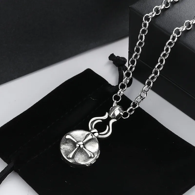 Hochwertige Chromschmuck Halskette Kürbis Doppelseite Klassische Cross Carving Anhänger Halskette Hip Hop Nische Design Retro Persönlichkeit Modedesigner Schmuck Geschenk