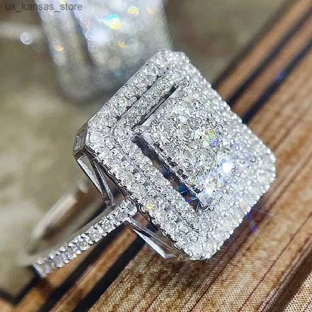 Cluster Rings Huitan Sparkling Cubic Zirconia Rings for Women Luxury Trendy Square-Shaped Wedding Bands Accessories High Quality 2022 Jewelry240408