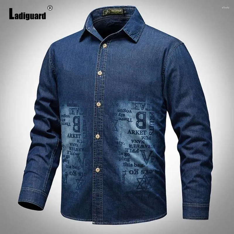 Chemises décontractées pour hommes pour hommes lettre imprimement de la chemise Demin Men Manches longues Retro Jean Tops Ourwear 2024 Chemis de style américain et européen