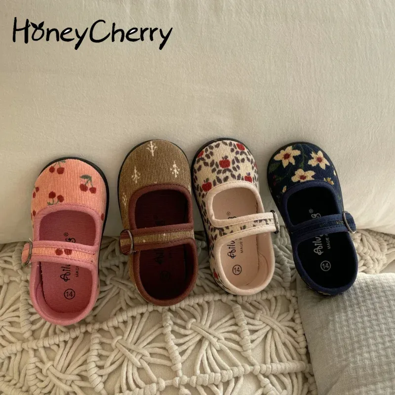 أحذية رياضية حذاء العسل الجديد Corduroy Floral Canvas Shoes Girls Square Moud Iddoor Shoes Soft Soled Nonslip Shoes