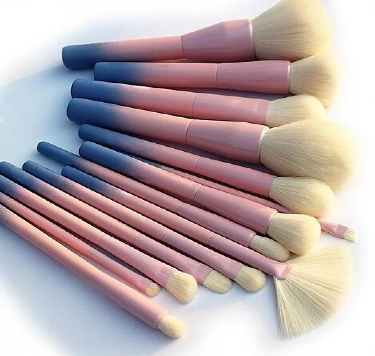 14pcs Broussages de maquillage Set Gradient Color Cosmetic Foundation Foundation EyeSheliner Brush Kits Make Up Brush Tool6583928