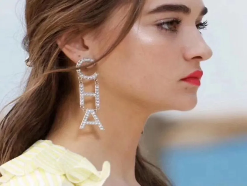 NEU 2020 Designer Voller Strassbrief Quaste Ohrringe für Frauen Mode -Hölzer Ohrring Schmuckgeschenke Gold und Silver2498658