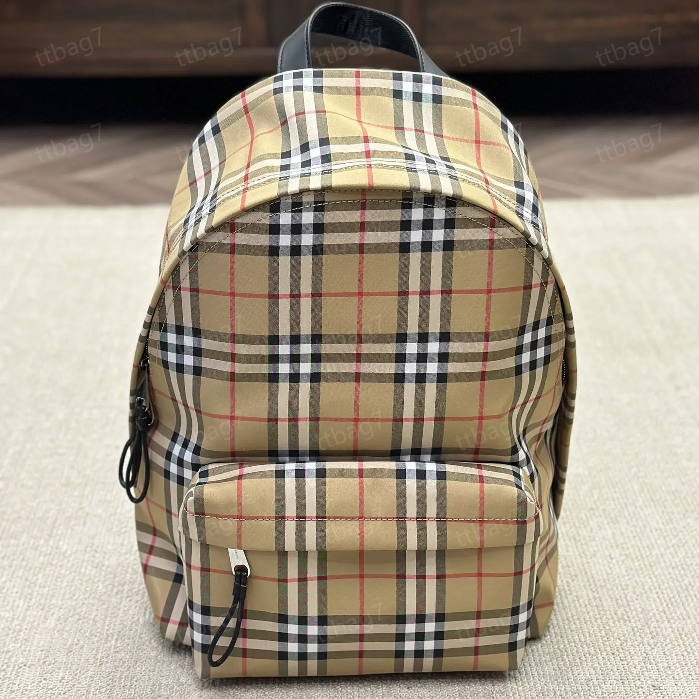 2024 Дизайнерский рюкзак с плечами сумка для сумки мода роскошные сумочки для покупок сумки для туристической сумки школьная книга сумочка большая капсути женщин 38-27 см.