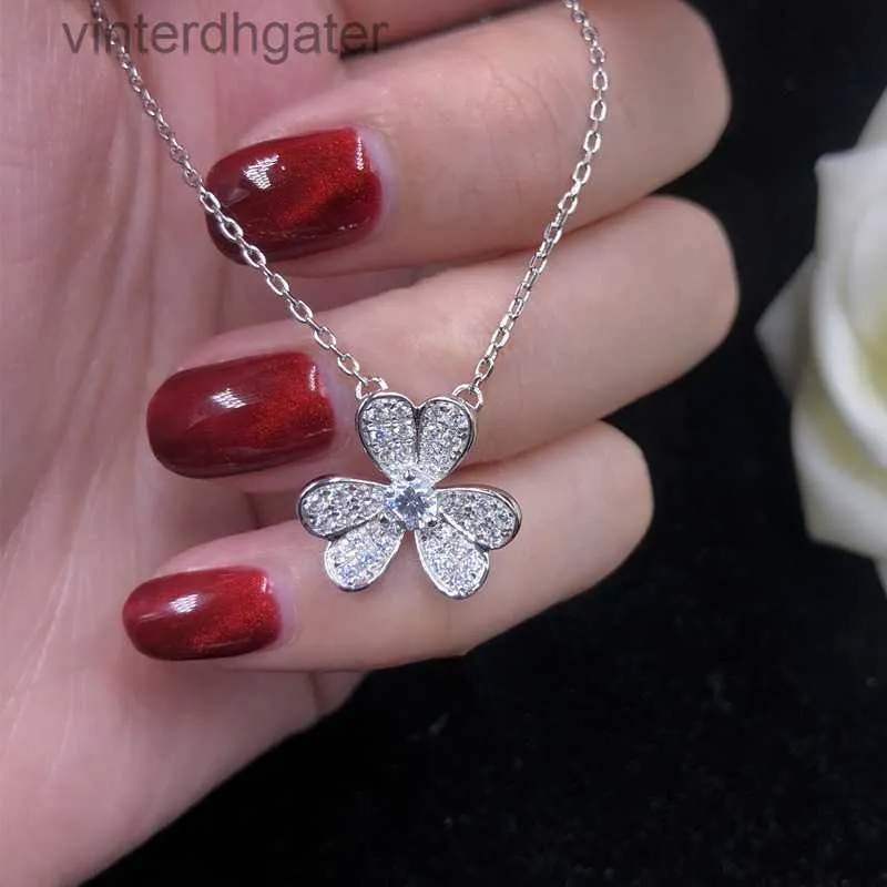 High Version Original 1to1 Brand Vancefe Necklace 925 Silver Three Leaf Heart Necklace Micro Fragmented Diamonds Designer High Quality Necklace