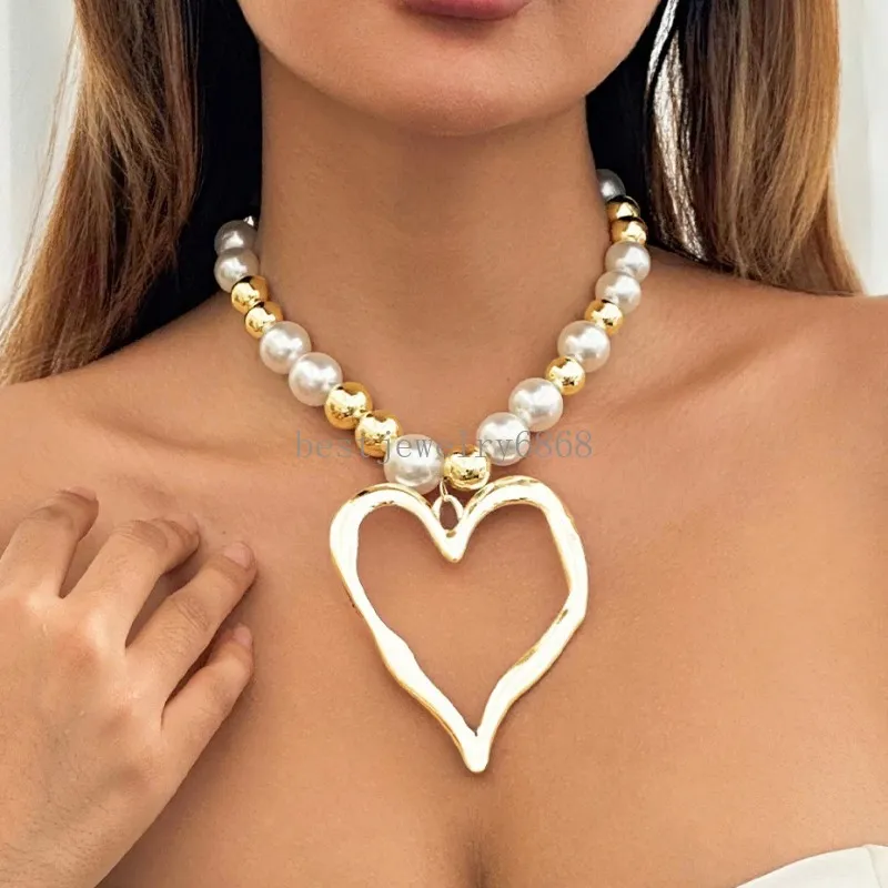 Collana esagerata grande amore cavo cuoio cuoio girocollo femminile 2024 tendenza imitazione perle perle a catena gioiello a vapore