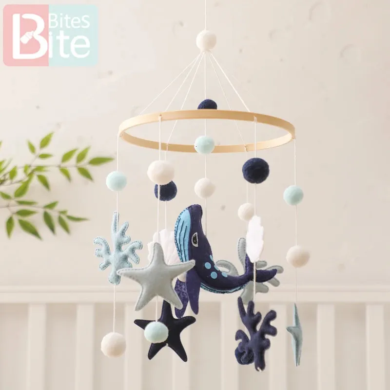 Baby Rattle Toy 012 Month Bed Bell Whale Mobile Wooden born Ocean Felt Hanging Toys Holder Bracket Infant Crib Gift 240408