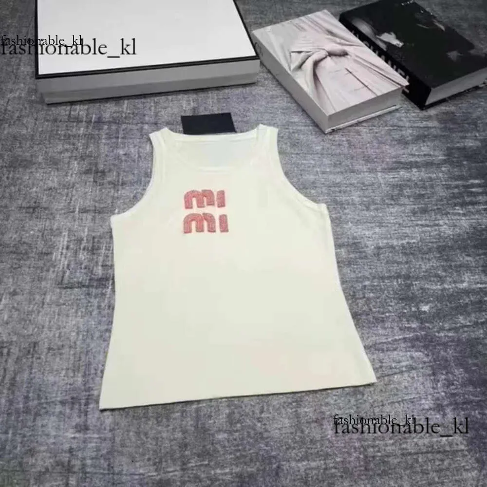 Miui Bag Designers Tシャツの女性戦車MIUアナグラムエンブロデューコットンブレンドタンクトップショートパンツデザイナースーツニットフェムクロップドジャージーレディーストップMui Mui 488