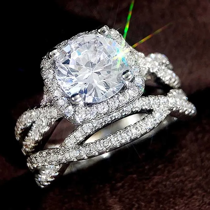 Pierścienie klastra Huitan Trendy 2pcs Pierścienie dla kobiet srebrny kolor utwardzony olśniewający CZ Stone eleganckie przyjęcie weselne luksusowe biżuterię240408