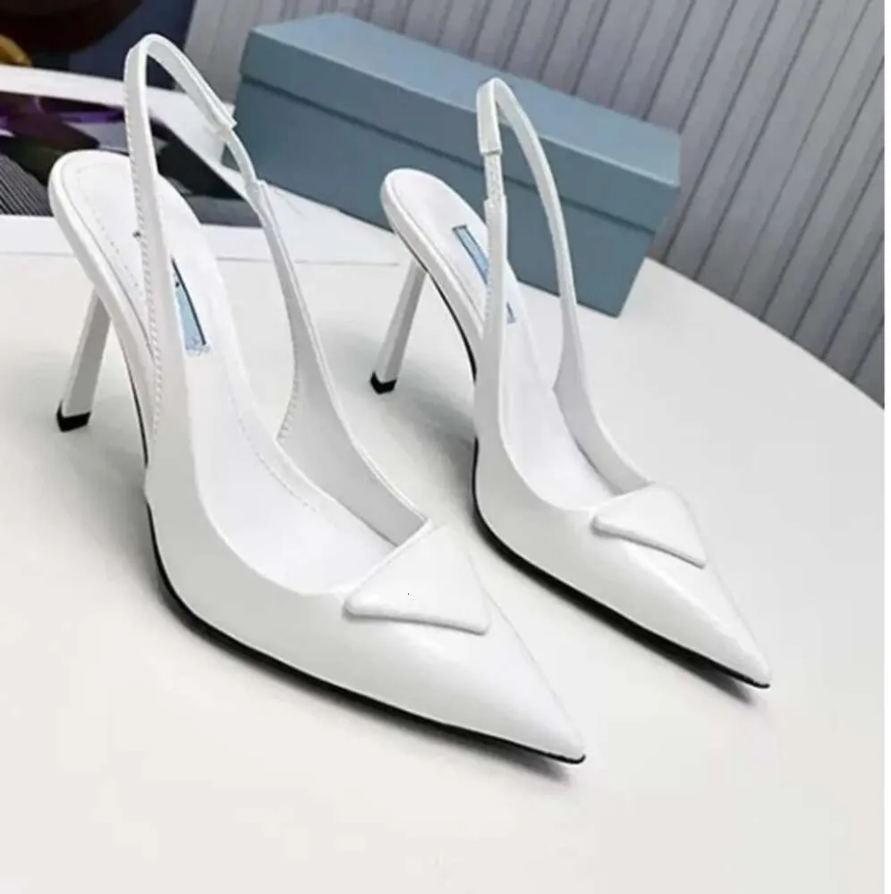 Chaussures habillées Brands de luxe 2024 Sandale de sandale design haut talon Black Brackshed Leather Slingback Pumps Black White Patent Leathers 35-40 Fashion Chaussures 34566666