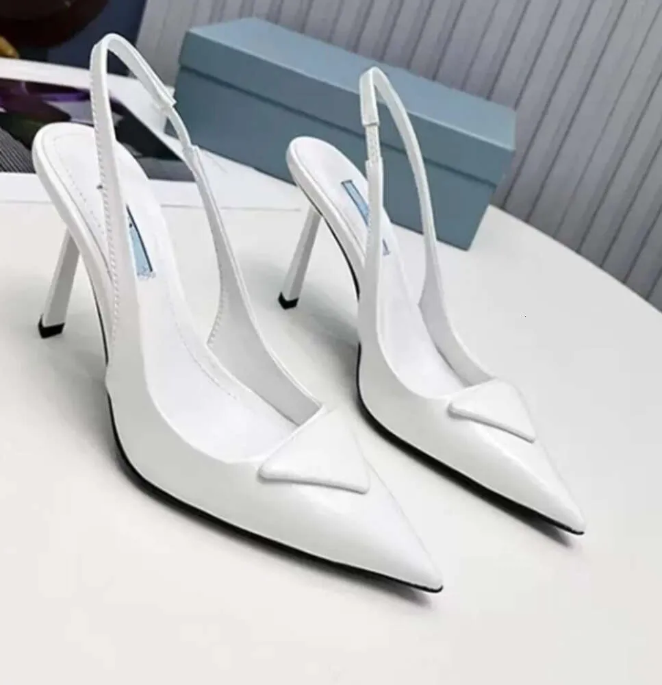 Dress Shoes Luxury Brands 2024 Designer Sandaal Hoge hakken Lage hak Zwart geborsteld Leather Slingback Pumps Zwart Wit Patent Leer 35-40 Fashion Shoes 477788