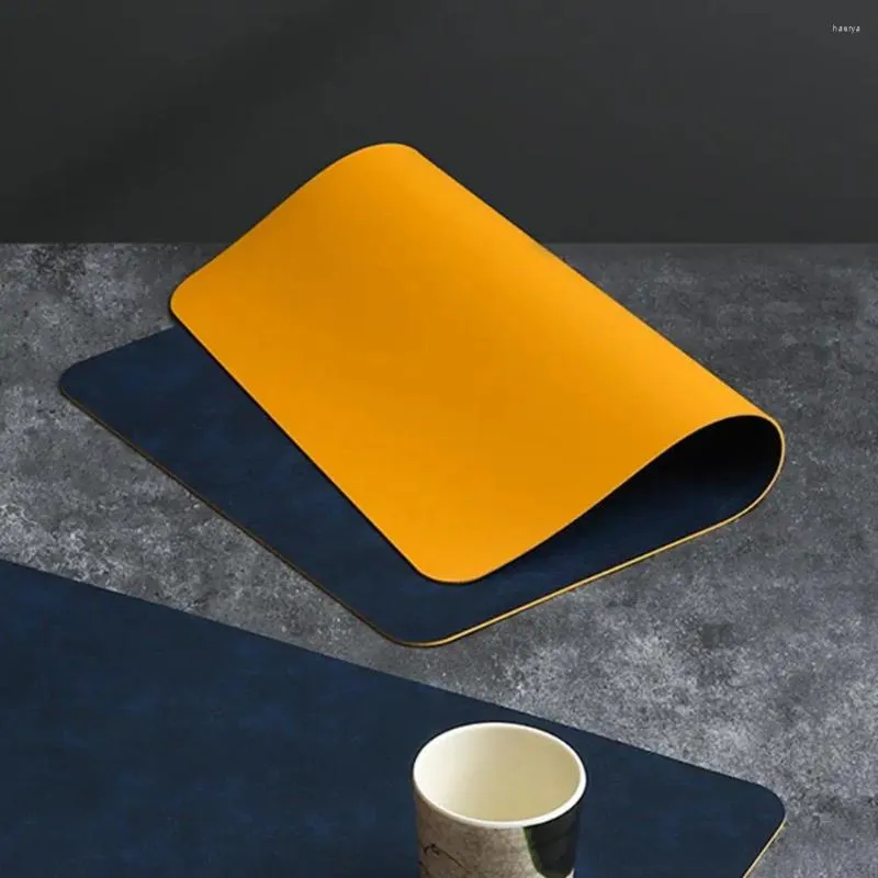 Alfombrillas de mesa Mat de cafetera impermeable al agua de cuero con faux Plaus para la almohadilla de protección de comedor no resistente al calor para suministros de cocina