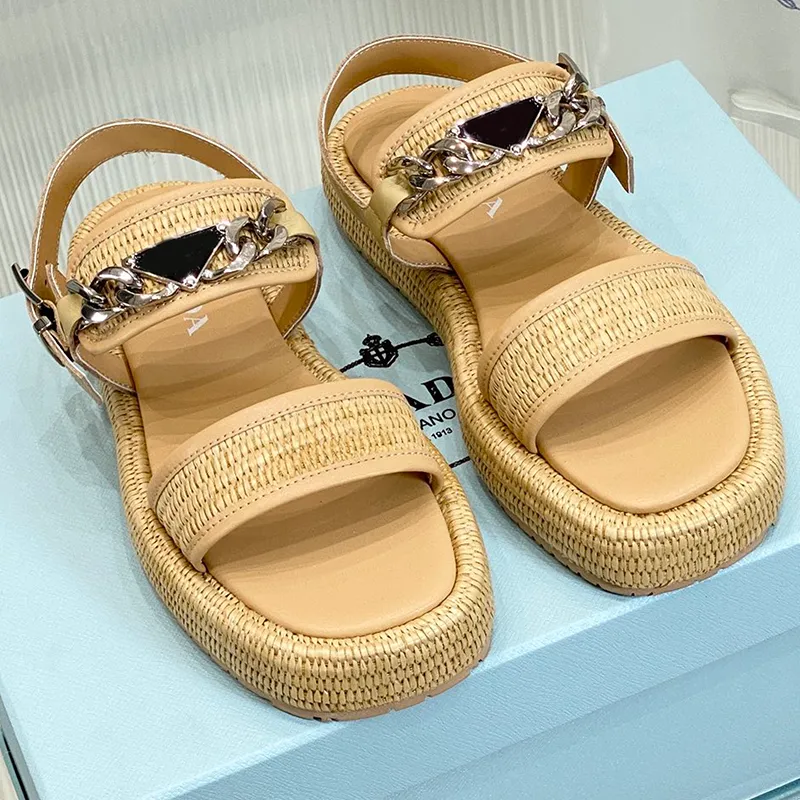 2024 Senaste våren Summer Roman Woven Upper Calf Leather Inner Foder Ultra Light Thick Sole Womens Sandals Designer Lafite Grass Woven Sandaler Storlek 35-41