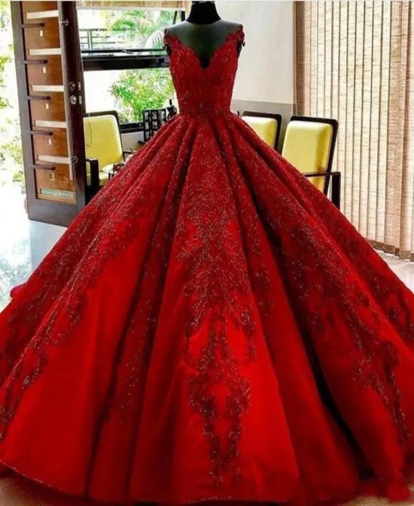 Abito da ballo rosso scuro Quinceanera Adustri da ballo con pizzo Applique Sweetheart Chapel treno in pizzo su abiti da sera per Arab1864293