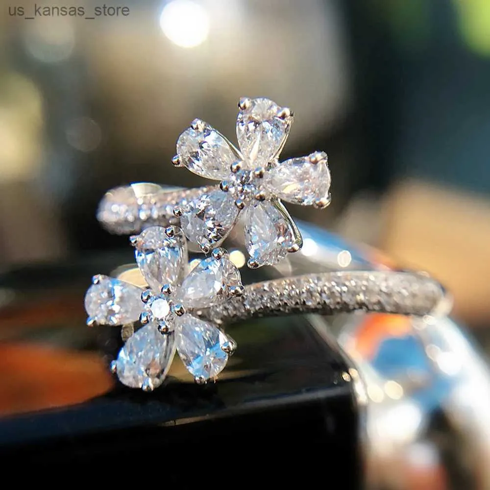 Cluster Rings Huitan Luxury Crystal Flowers Cz Регулируемые кольца для женщин Романтическая свадебная свадебная вечеринка