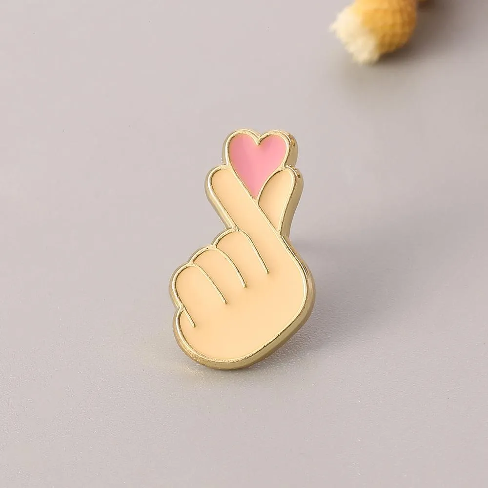 Söt modehandhjärta gest brosch emalj pin teckenspråk lapel stift metall märken gåvor för kvinnor män vänner broscher