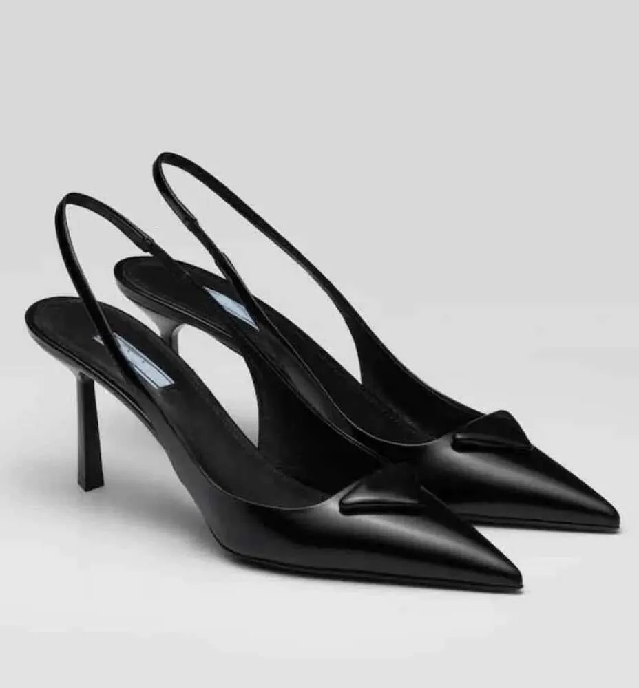 Отсуть обувь роскошные бренды 2024 Дизайнерские сандальные высокие каблуки на низких каблуках черные кожаные кожаные насосы черная белая кожи 35-40 модные туфли 389999