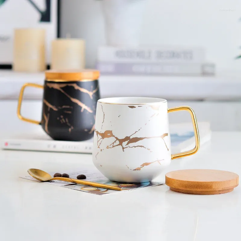 Muggar nordisk stil guld marmor keramisk mugg kopp och trä tefatslock vitt porslin te kaffevatten med handtag dricksgåvor