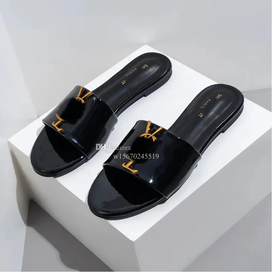 Luxury Metallic Slide Sandals Designer Slides Chaussures pour femmes Chaussures de sandale d'été Fashion larges tongs plats pantoufles pour femmes chaussures à talon bas
