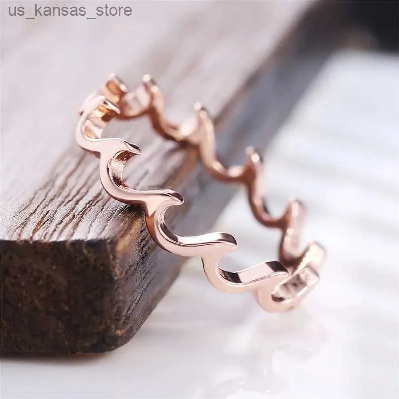 Cluster Rings Huitan Fashion Female Ocean waves Rings Succinct Design Finger Ring For Women Jewelry Gift For Girl wholesale Dropshipping240408