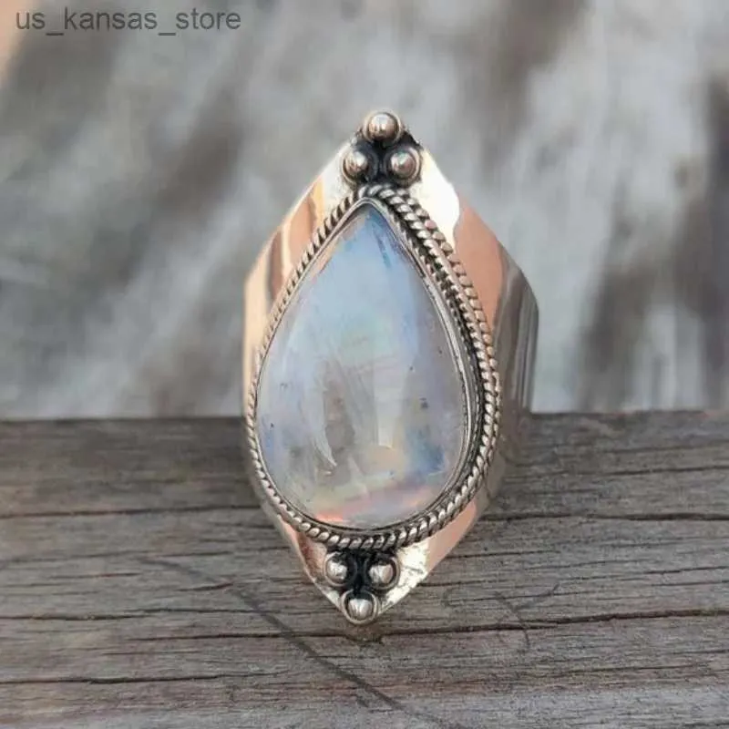 Cluster Rings Vintage Tibetan Moonstone Big Healing Crystal Rings for Women Boho Antique Indian Moonstone Ring Fine Jewelry Girls Gifts240408