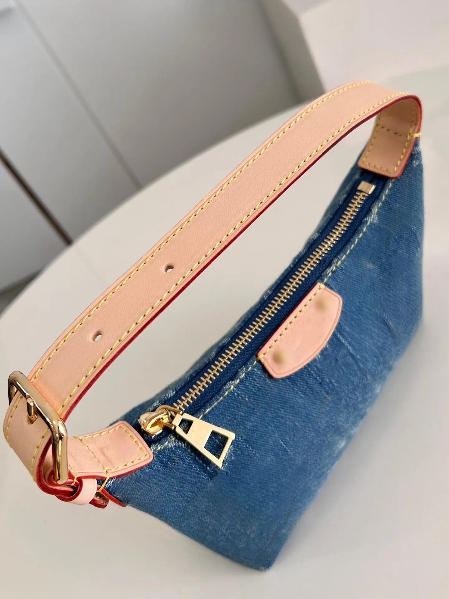 Varumärkesdesigner Ms. Handbag denim Tygproduktion axelrem kan reglera stor kapacitet utomhus axel sned kors -väska mode mångsidig