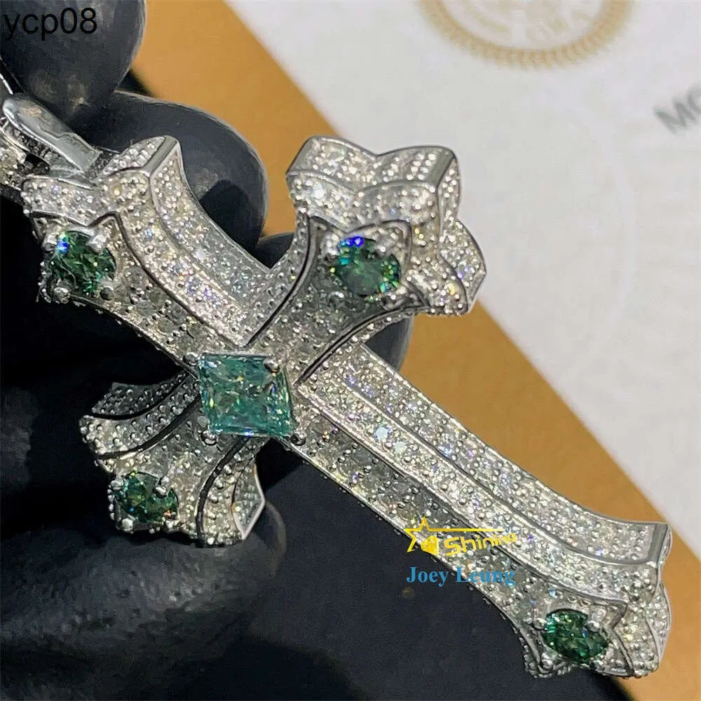 Bijoux de créateurs Hip Hop Jewelry Crossant Pendentif 925 Sterling Silver Ice Out Pendant Hip Hop Cross Moisanite Pendant