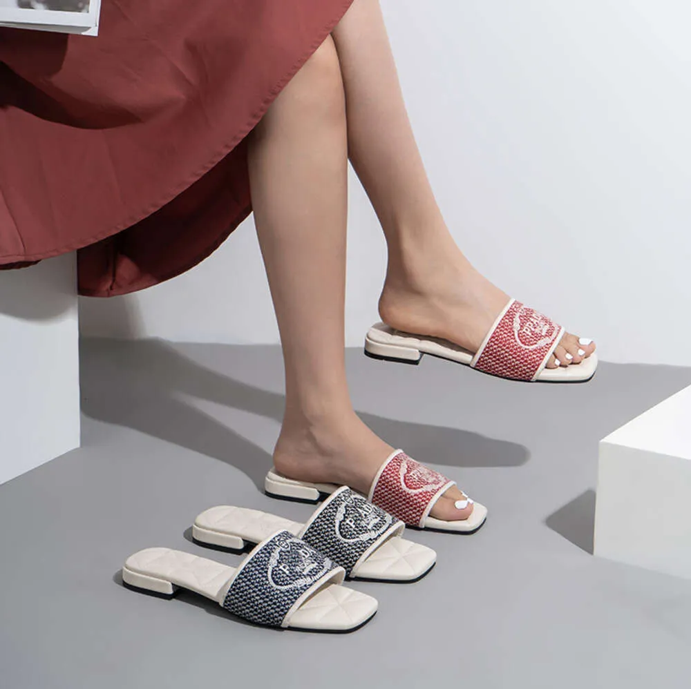 Вышитые ткани скольжения сандалий дизайнерские женские тапочки роскошные p Треугольные кулинарные каблуки мода летние пляжные низкие обувь хорошо носят хорошо