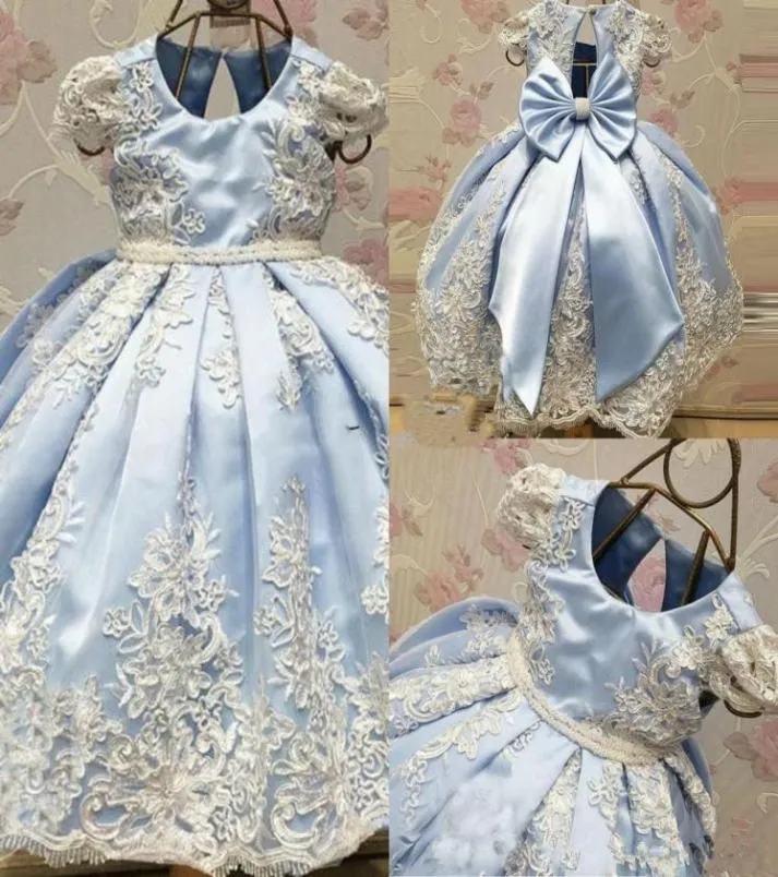 Lindos vestidos de flores de encaje azul hielo con cuello de joya mangas de reverso de reverso de satén