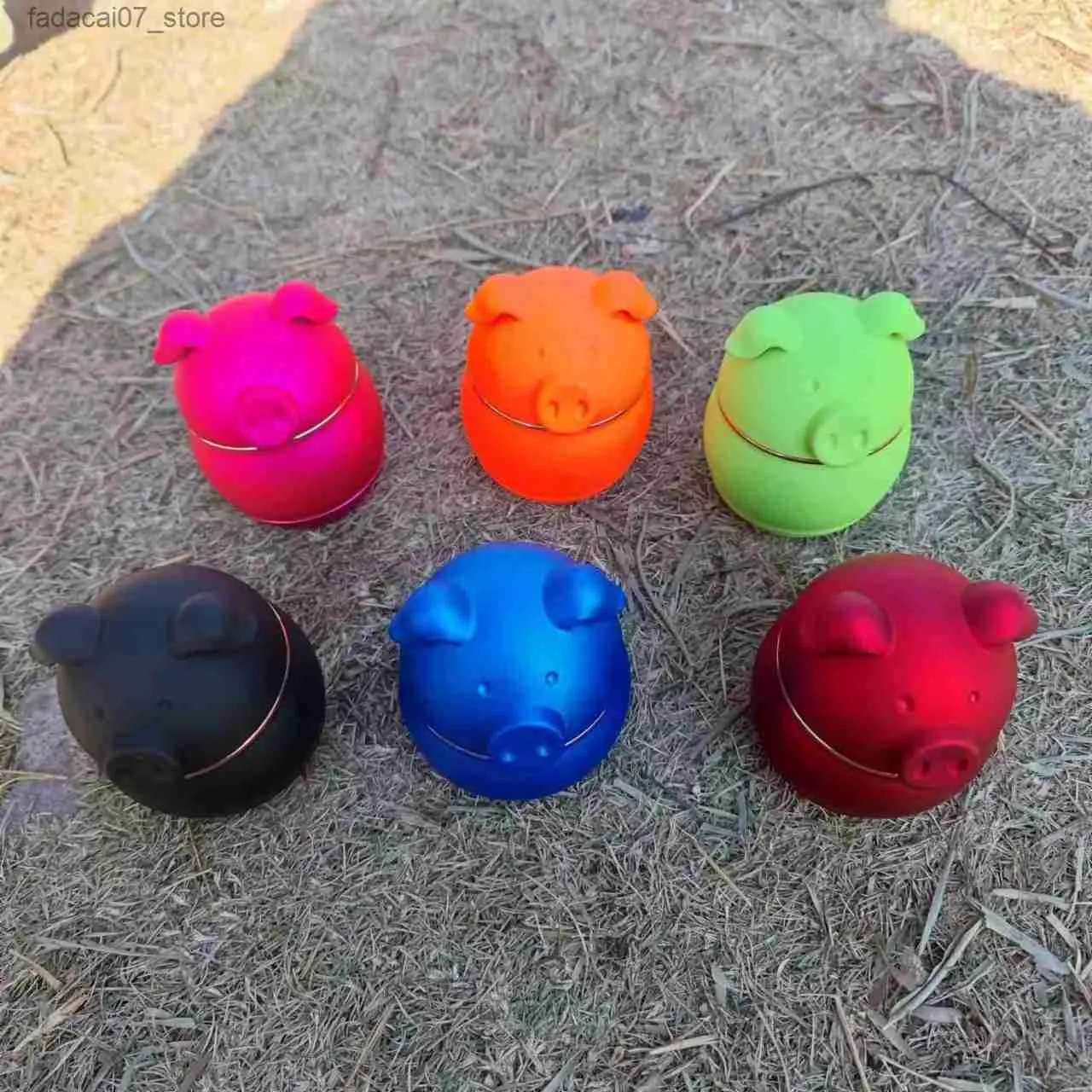 Herb Grinder The new 7cm cute pig shaped grinder cigarette accessory comes in multiple colors Q240408