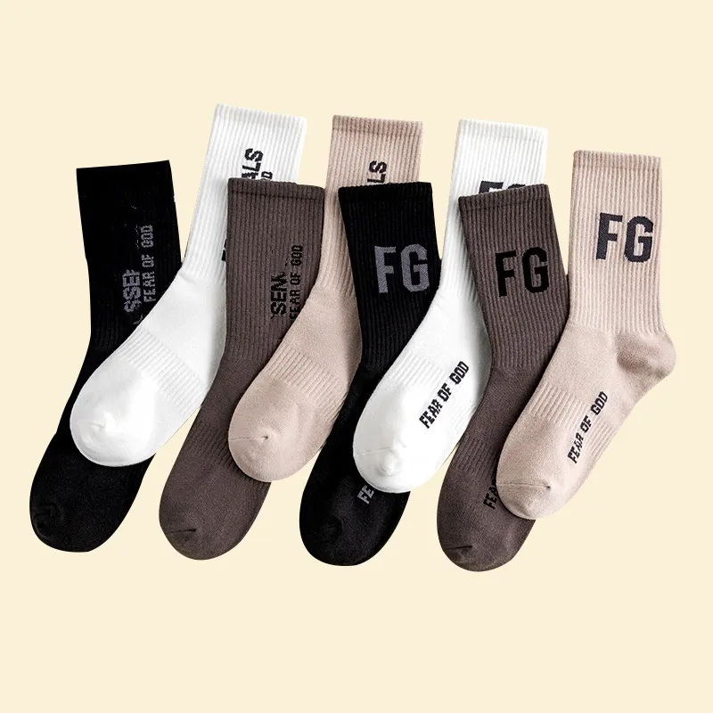 Calzini della caviglia Designer Socks for Men Sneaker ricami Allenatori di basket Soccer Bianco Black Grigio Mano Domande Short Medium Sock Deacher Designer No Box