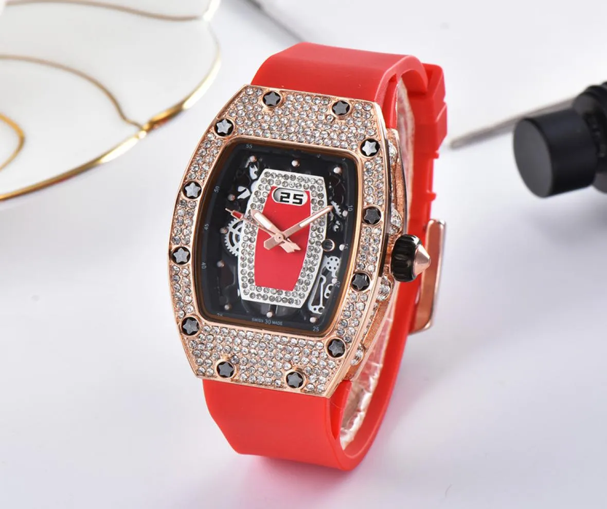 2018 New Watch Leisure Fashion Set Auger Sports Watch Men039s et Women039s Fashion Quartz Fashion Watch16039352