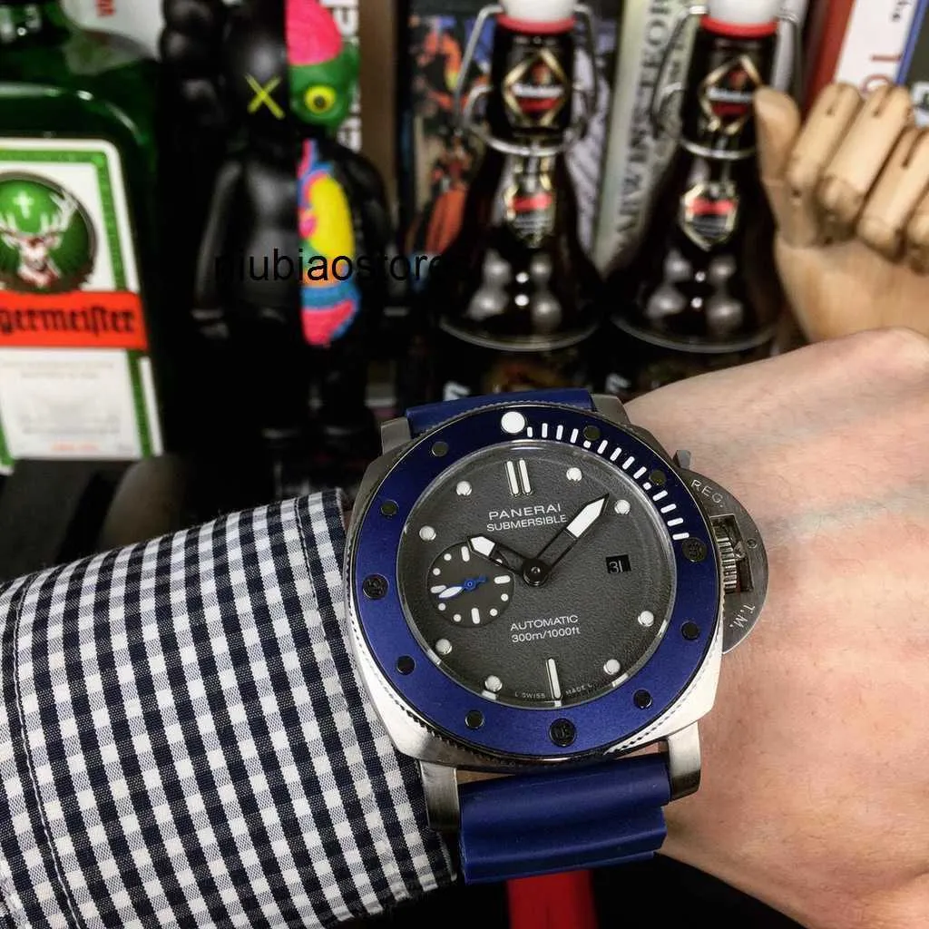 Designer Watches Luxury Mens Mechanical Watch Automatic Movement Sapphire Mirror 47mm Rubber Watchband Fashion Wristwatches