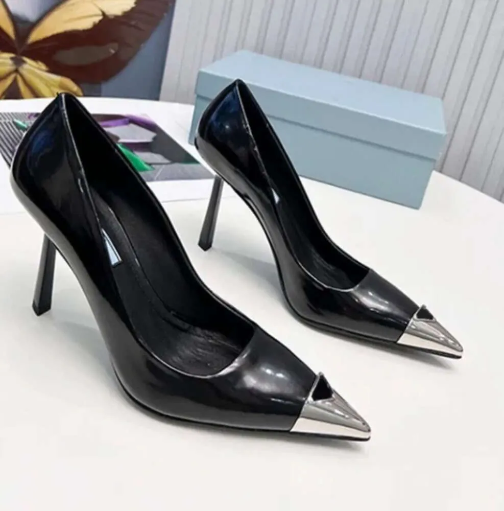 Dress Shoes Luxury Brands 2024 Designer Sandaal Hoge hakken Lage hak Zwart geborsteld Leather Slingback Pumps Zwart Wit Patent Leer 35-40 Fashion Shoes 43634655