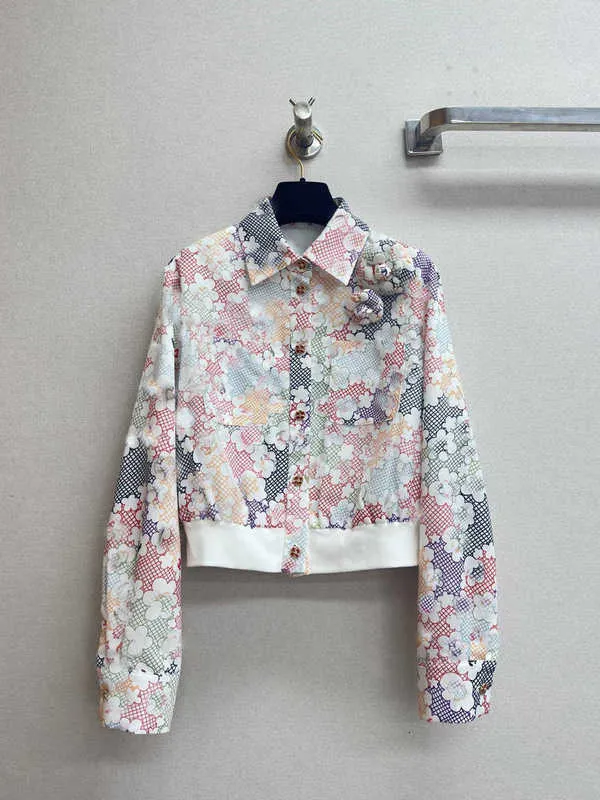 Marque de créatrice de vestes pour femmes Shenzhen Nanyou Vêtements ~ 24 printemps / été Nouveau coloré Camellia broderie Rollover Short Coat for Women O9QH