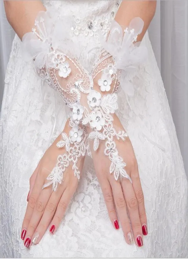 2020 Glants de mariée en forte en dentelle Lace Crystal Gants Gants de mariage Gants de dentelle pour les mariées sans doigt sous Elbow Leng2270954