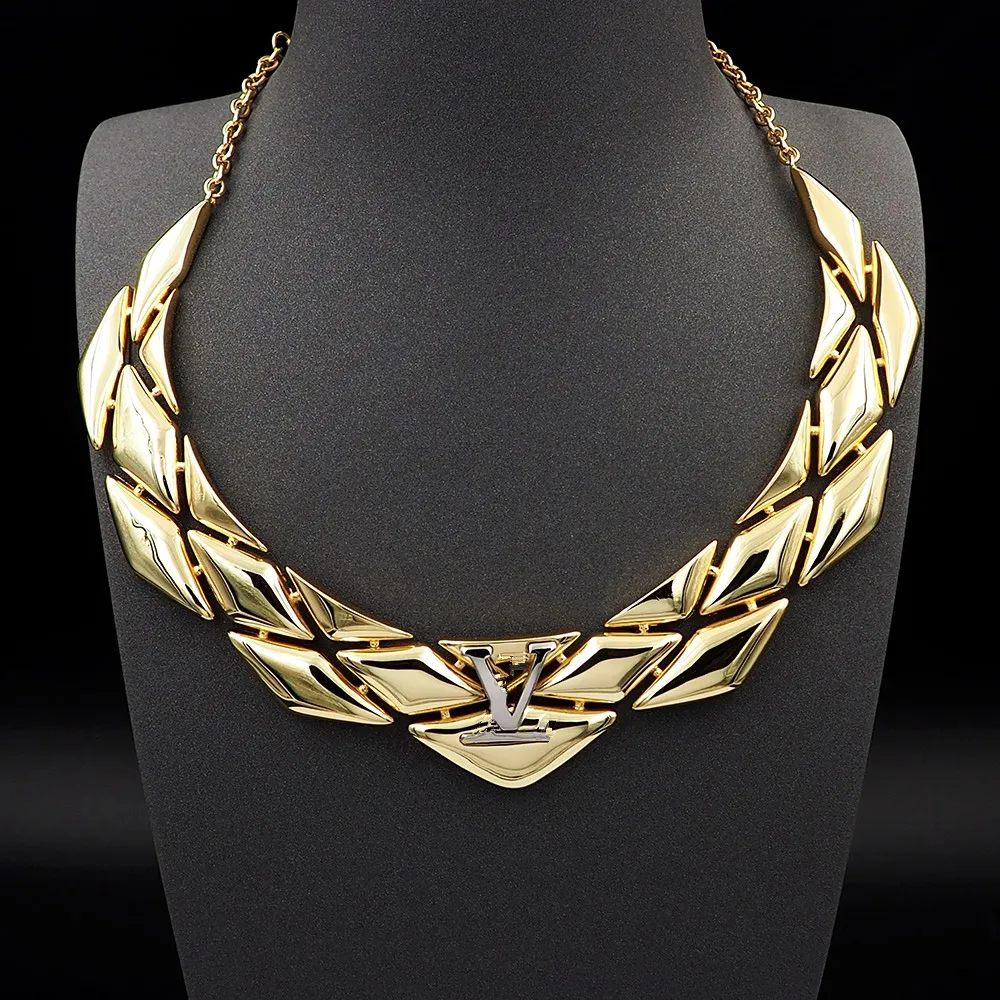 Designer Classic Geometry Diamond Collane GO14 PENDANTS Orenatura oro placcata per donne Girl's Mother's Day Engagement Gioielli