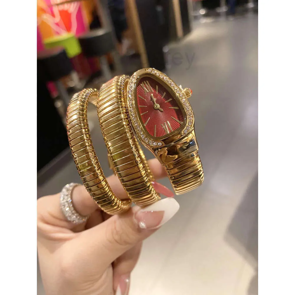 Brande b avec le logo Logo Luxury Style Femmes Serpenti Seduttori Watch Wristwatch Bracelet Snake Head Femme Female Niche Classic Gold Shadow Light 4 L5HS JYUC