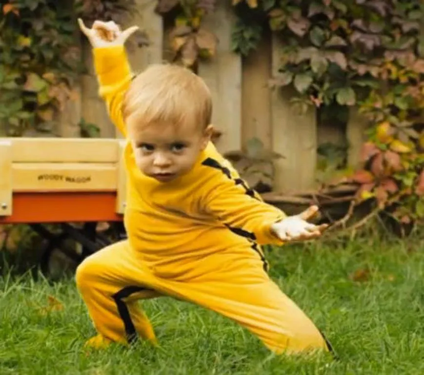 Bruce Lee Kung Fu Romper Jumpsuit Skicka barn Nunchak pojkar kläder nyfödda pojkar outfit spädbarnskläder bomullskläder pojke 6m6y8233762