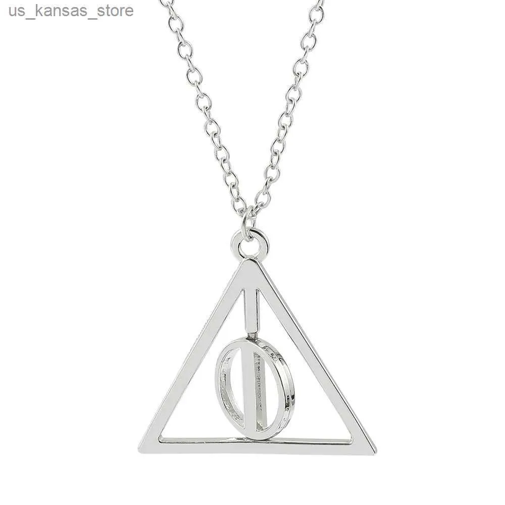 Colares pendentes European e American Anime Silver Deathly Hallows Triângulo Rotativo Personagem Pingente Fashion Jóias Colares de joias240408