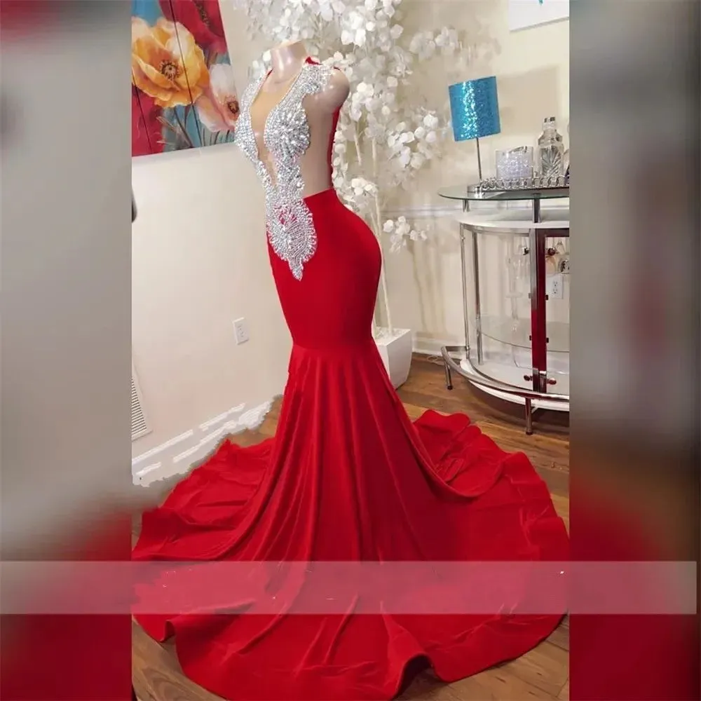 2023 Arabic Prom Dresses Luxurious Beaded Crystals Rhinestone Red Deep V Neck Evening Dress Mermaid Formal Party Gowns Zipper Back Sleeveless