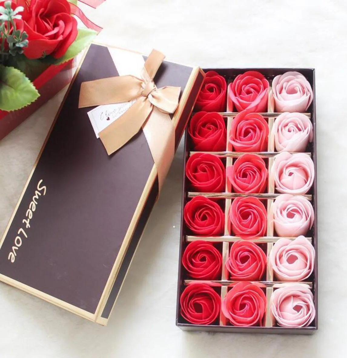 18pcs Soaps Rose Soaps Flower Emballé Supplies Cadeaux Événements Événements Bénéfices Favoris Savon Toilet ACCESSOIRES DE SALLE
