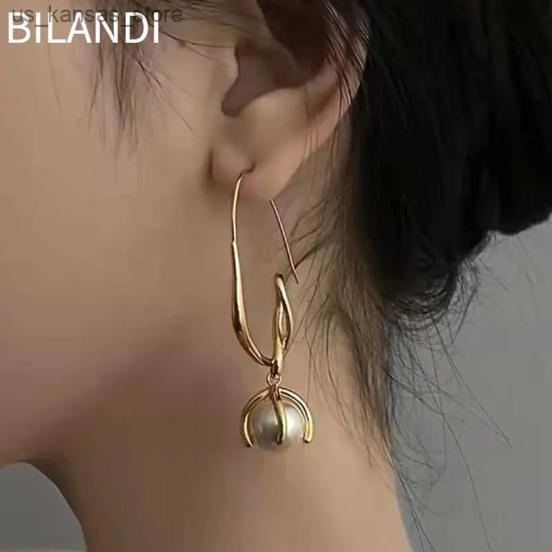 Charm Bilandi Jóias da moda Brincos de pérolas redondos brilhantes em pérolas Hot Temperment Temperamental Metal Color Gold Dangle Brincos para mulheres Presentes240408