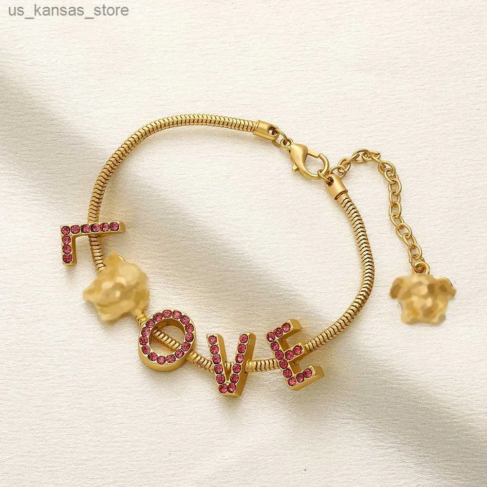 Bracelets de charme Braceuse Bracelet Matte Gold Love Love High Quality Nouvelle lettre Bracelet Chaînes Corde Chaîne Femme Bijoux Automne Nouveau Noël Corr Y2404165064