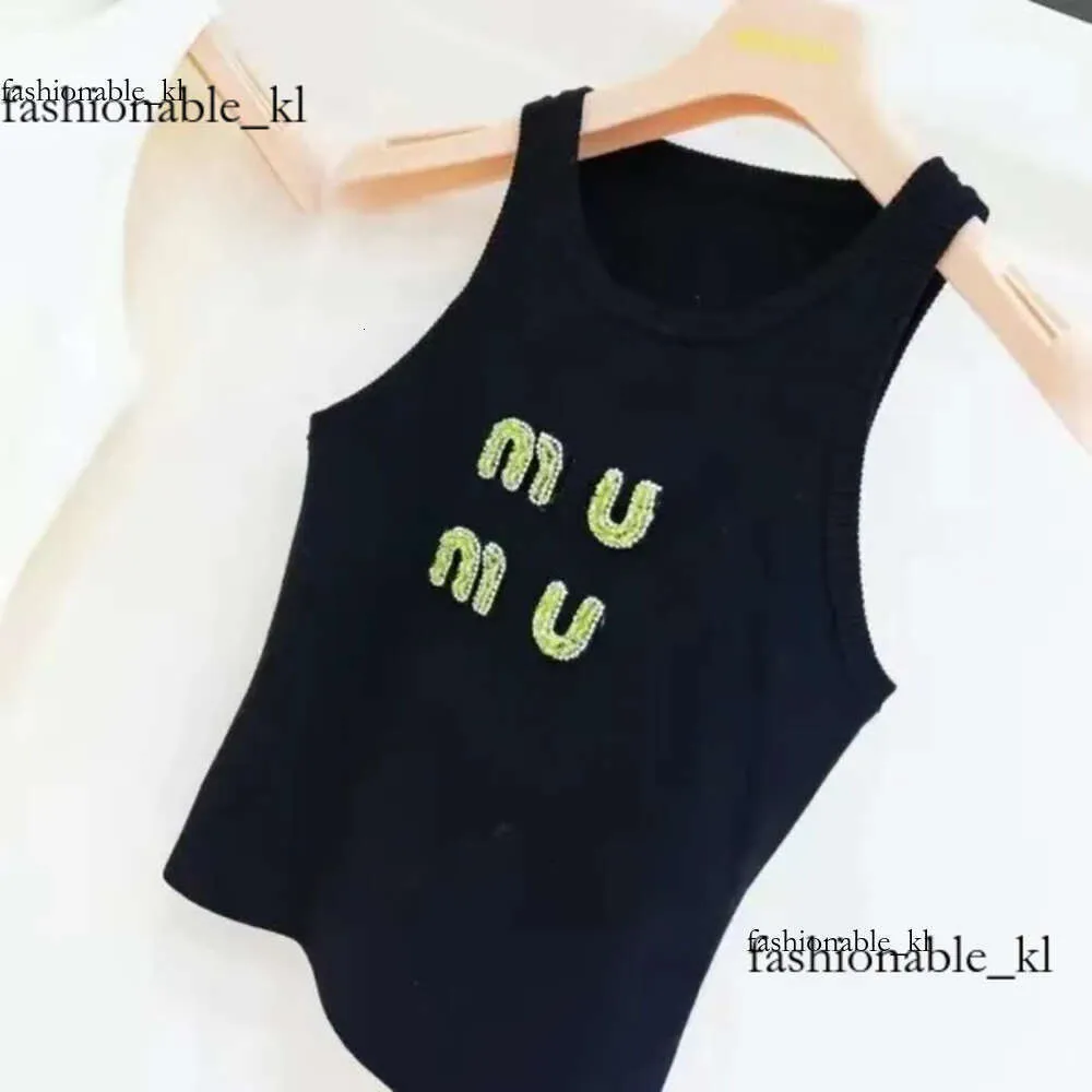 Miui Çanta Tasarımcıları T-Shirt Kadın Tankları Miu Anagram Embroidered Pamuk Karışık Tank Top Şort Tasarımcı Takım Örtü Femme Kırpılmış Jersey Ladies Mui Mui 848